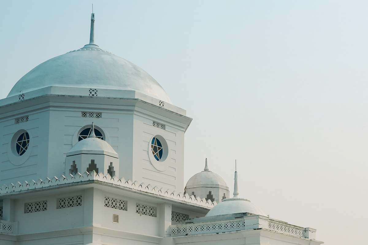 building white painted buildings under white sky dome