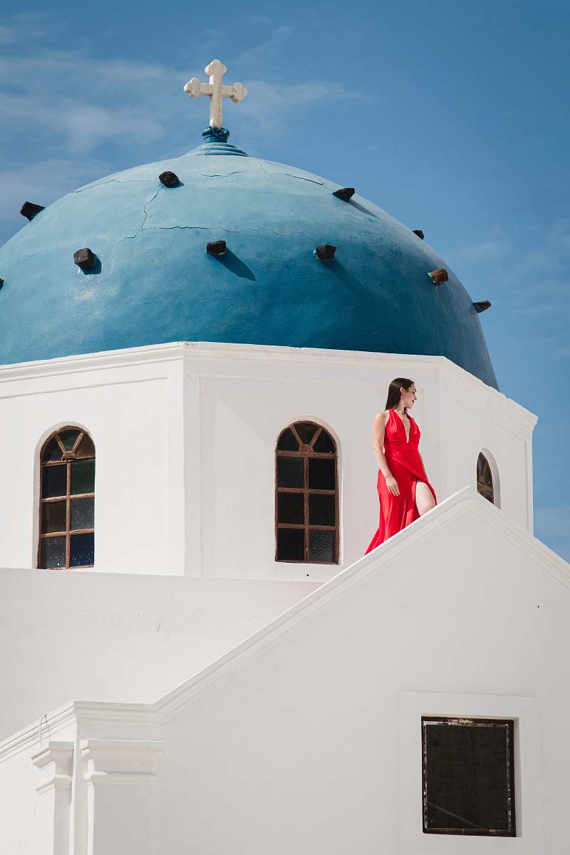 building woman in red sleeveless dress dome