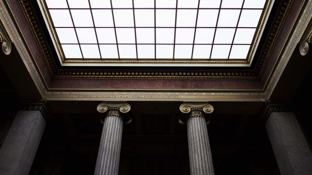 architecture focus photo of ceiling pillar