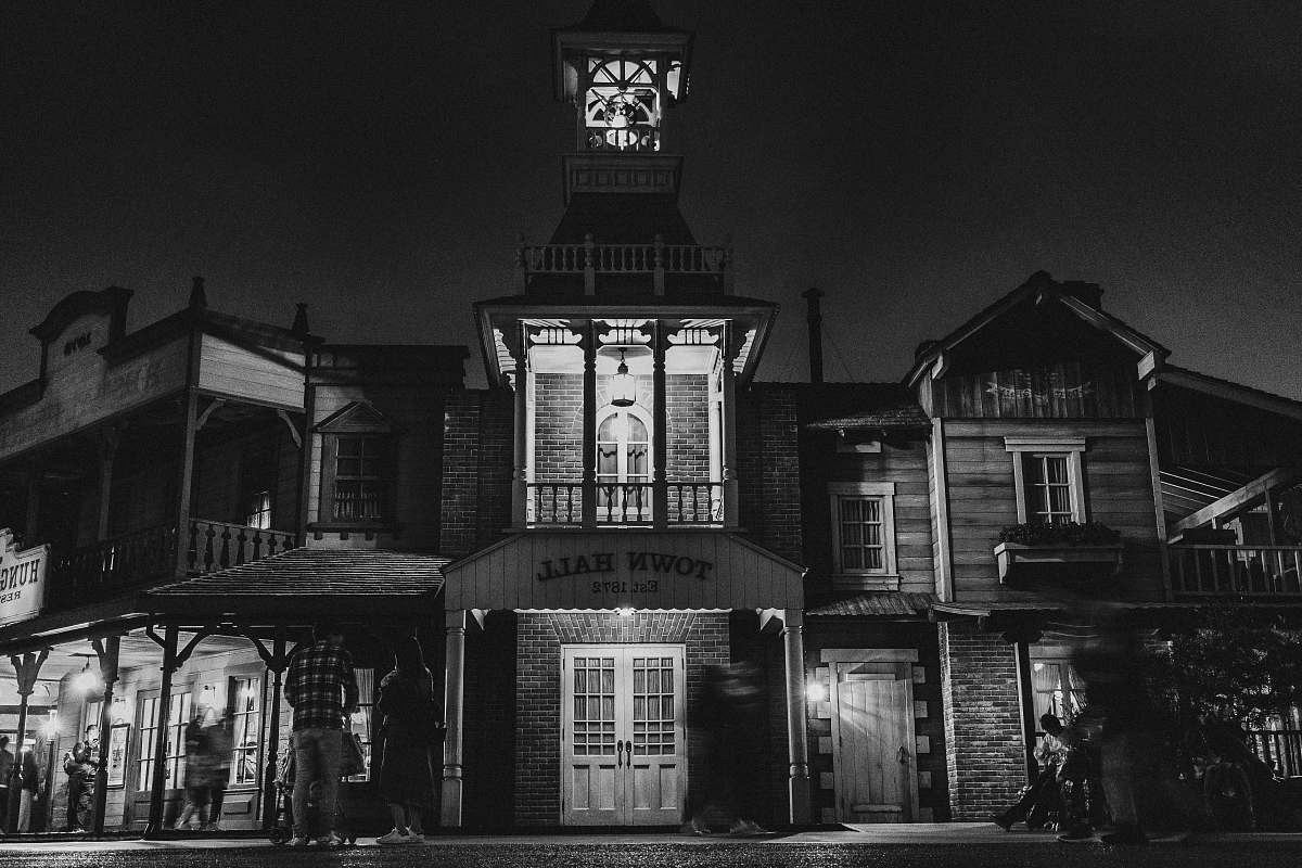architecture grayscale of town hall building black-and-white