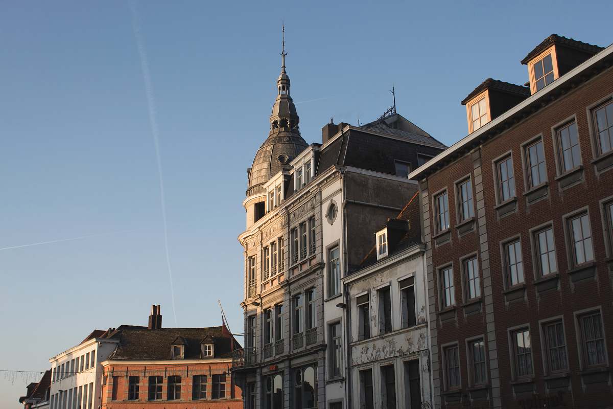 architecture photo of white and beige catedral spire