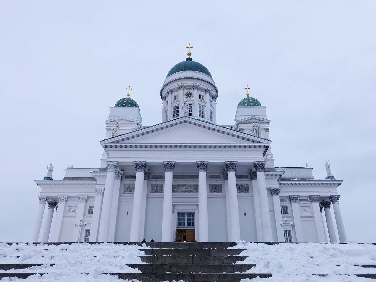 dome white and blue dome building with pillars during daytime architecture