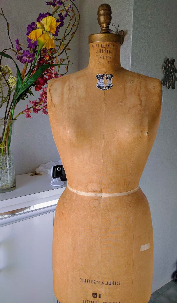mannequin brown dressform 400 ne 14th ave