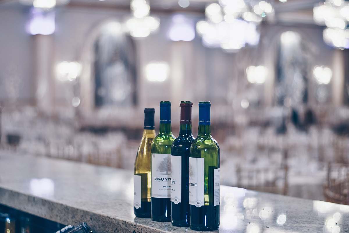 manhattan shallow focus photography of wine bottles alcohol