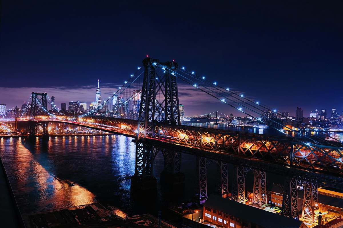 williamsburg bridge near body of water and building urban