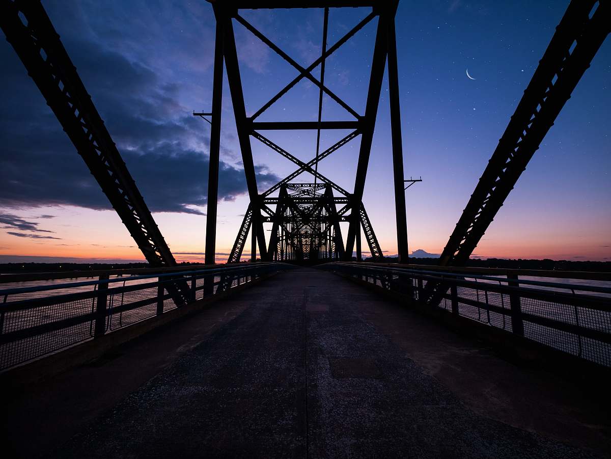 building photo of suspension bridge chain of rocks bridge