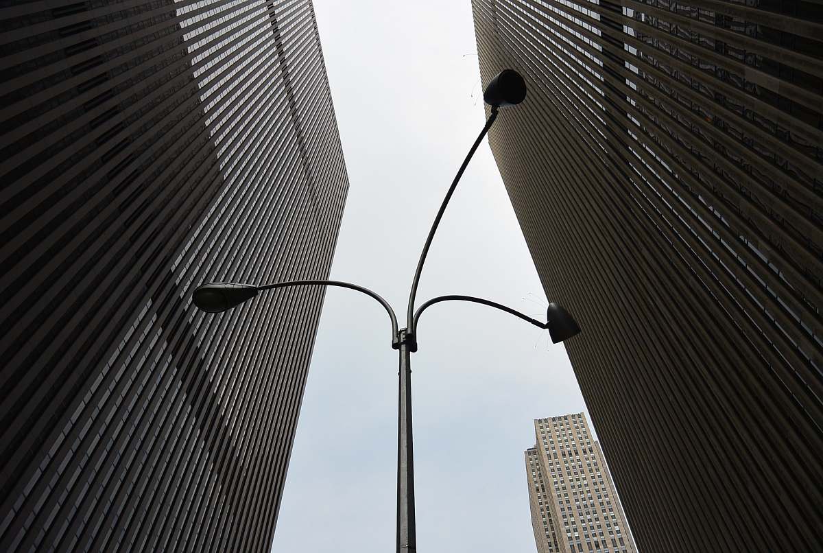 urban silver 3-lamp light post skyscraper