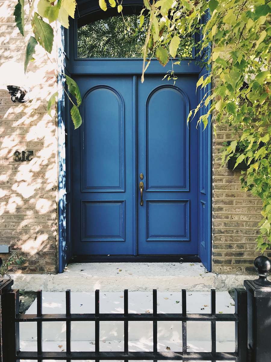 blue closed blue door 525 w eugenie st