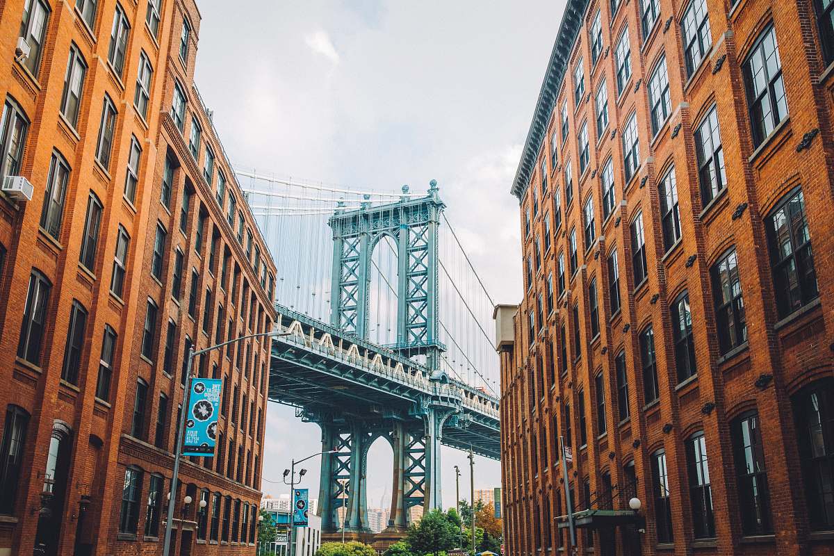 building Manhattan bridge urban