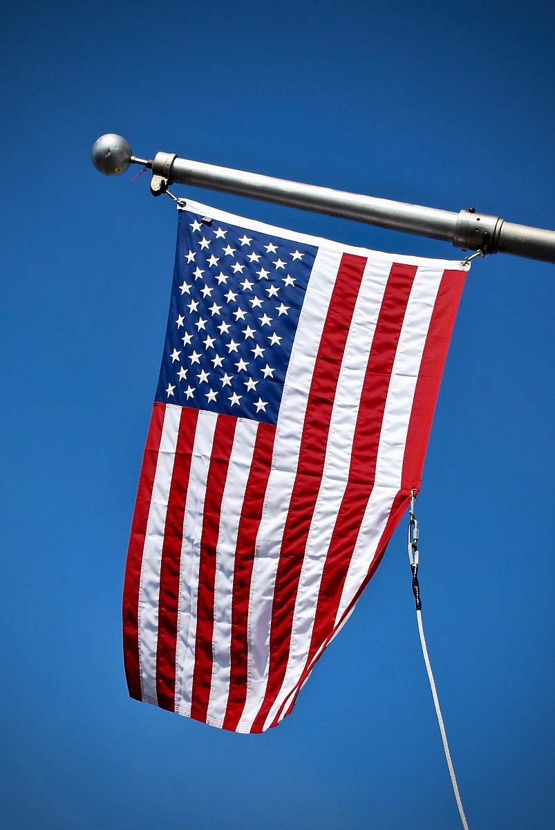 emblem USA flag on pole empire state building