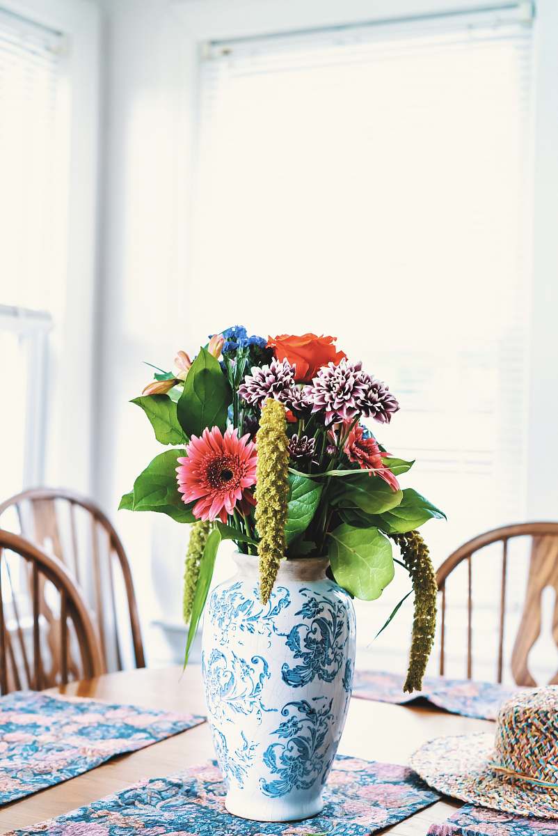 flower assorted-color flowers centerpiece on green floral mat vase