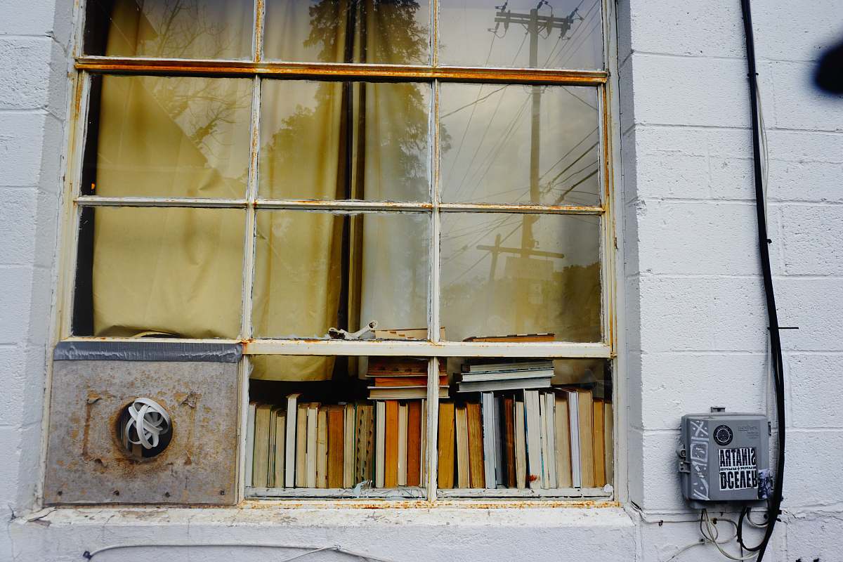 breaker close-up photo of window electrical device