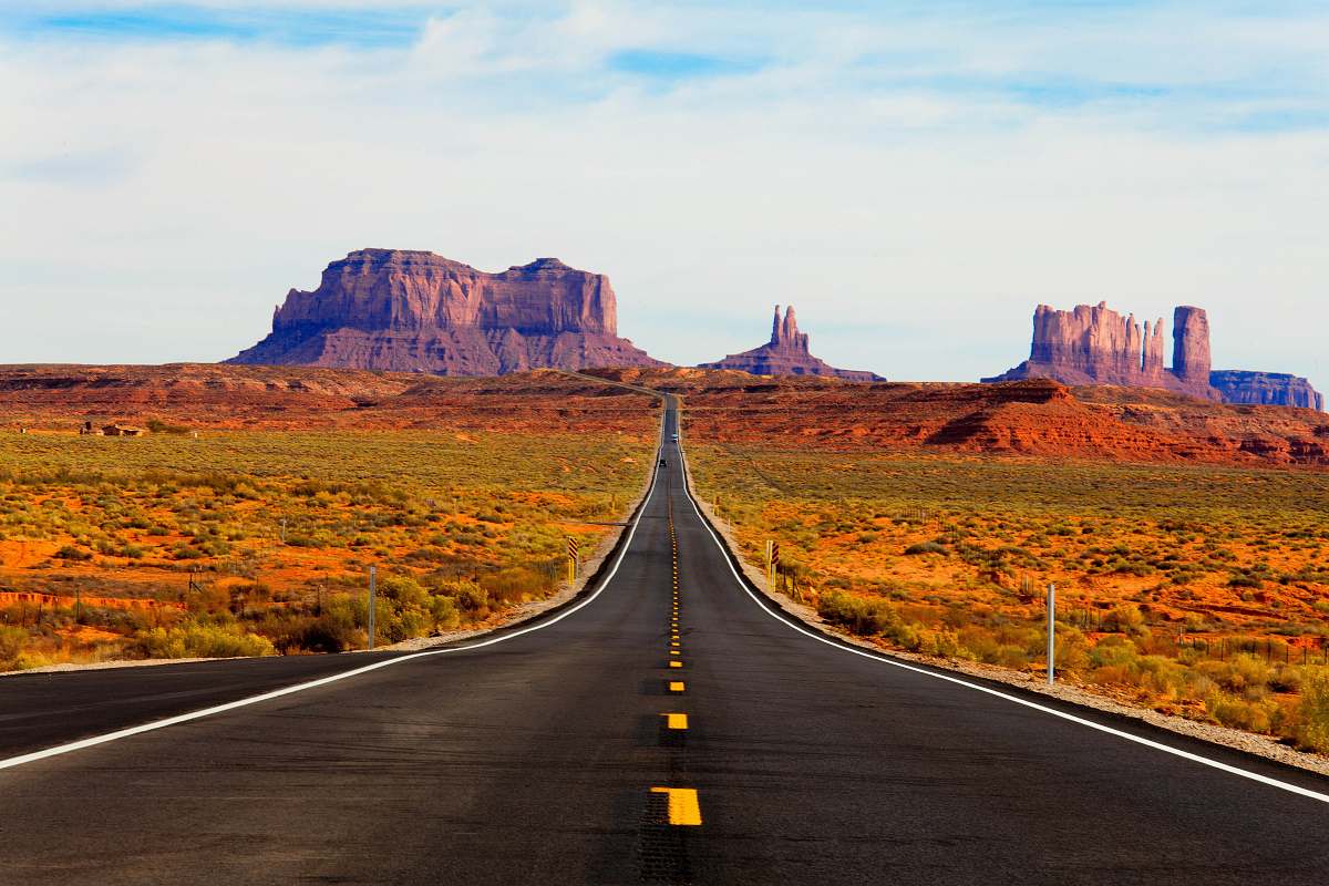 road asphalt road in the middle of the desert desert