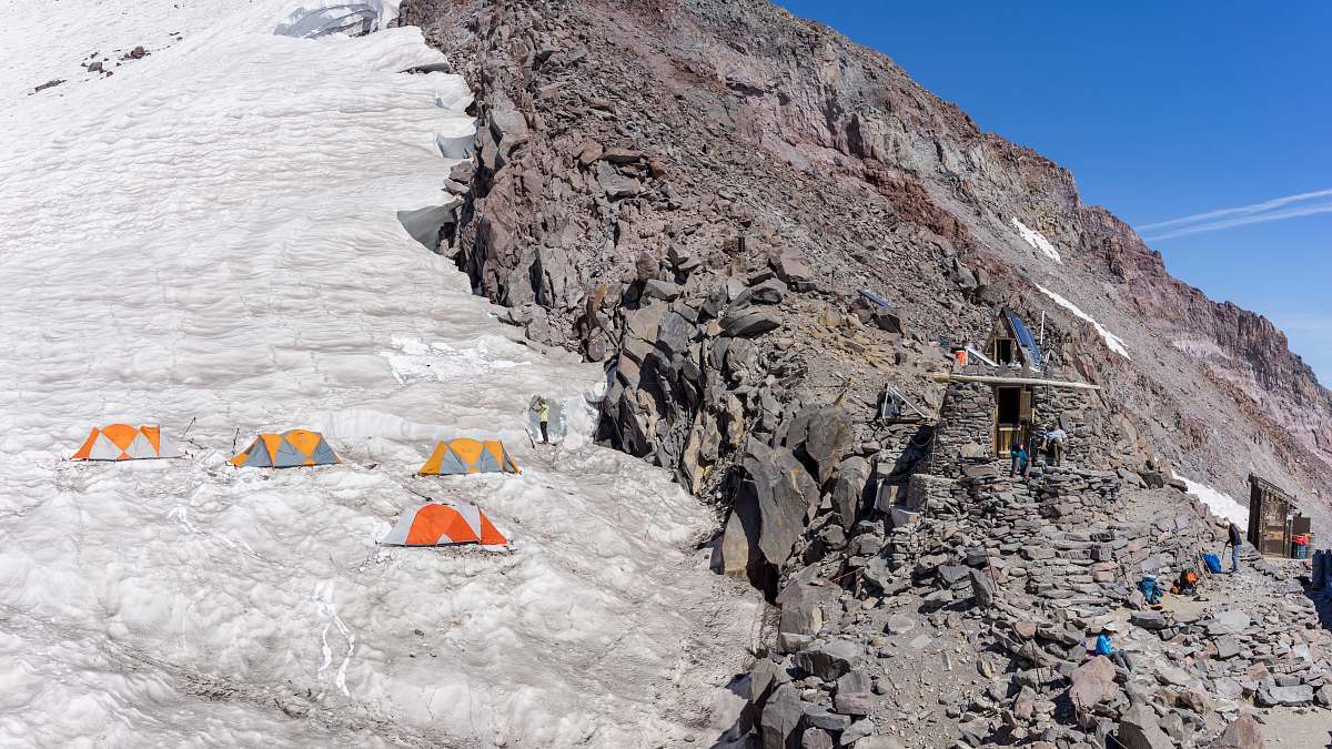 snow view of alps moutaain camp muir
