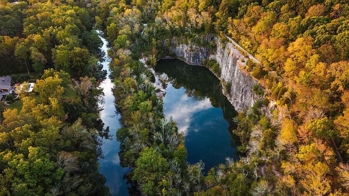 chattanooga lagoon with surrounding trees forest