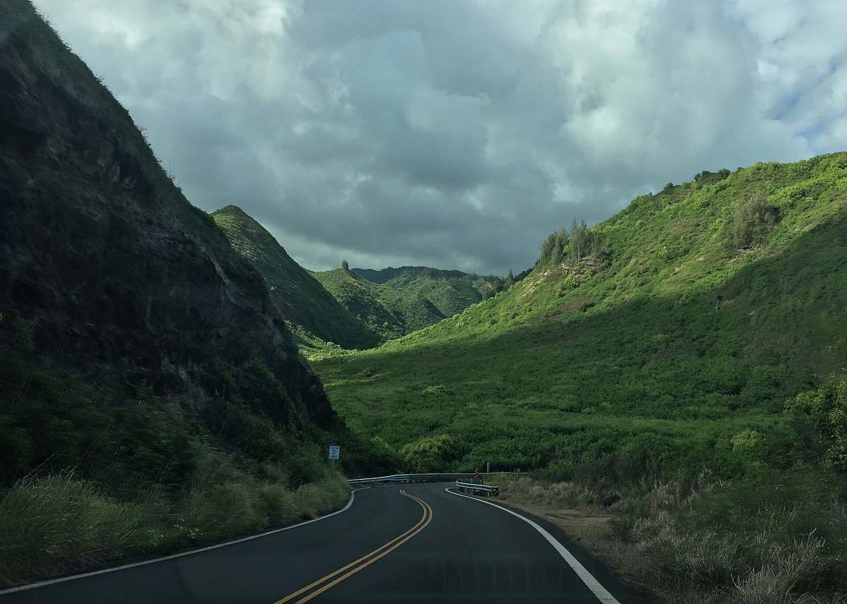 freeway landscape photo of gray asphalt road towards mountains highway