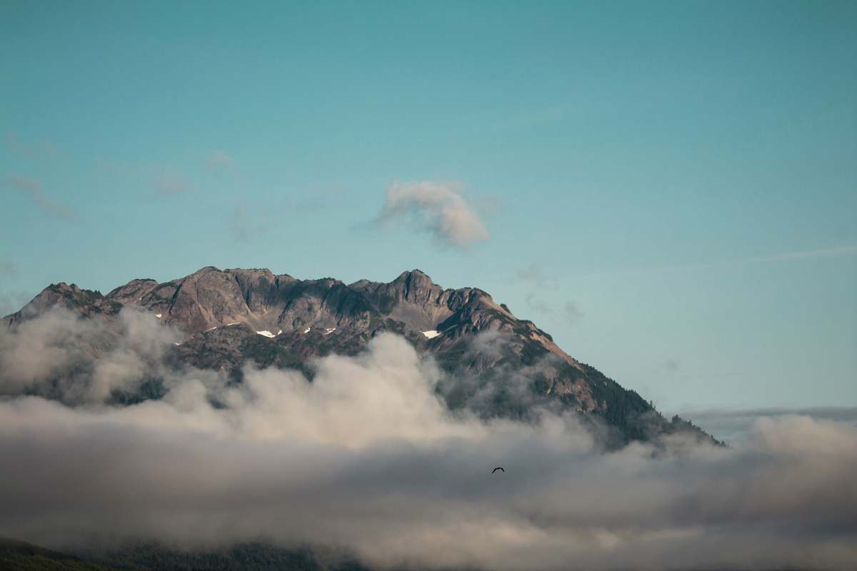 eruption mountain photo during daytime mountain