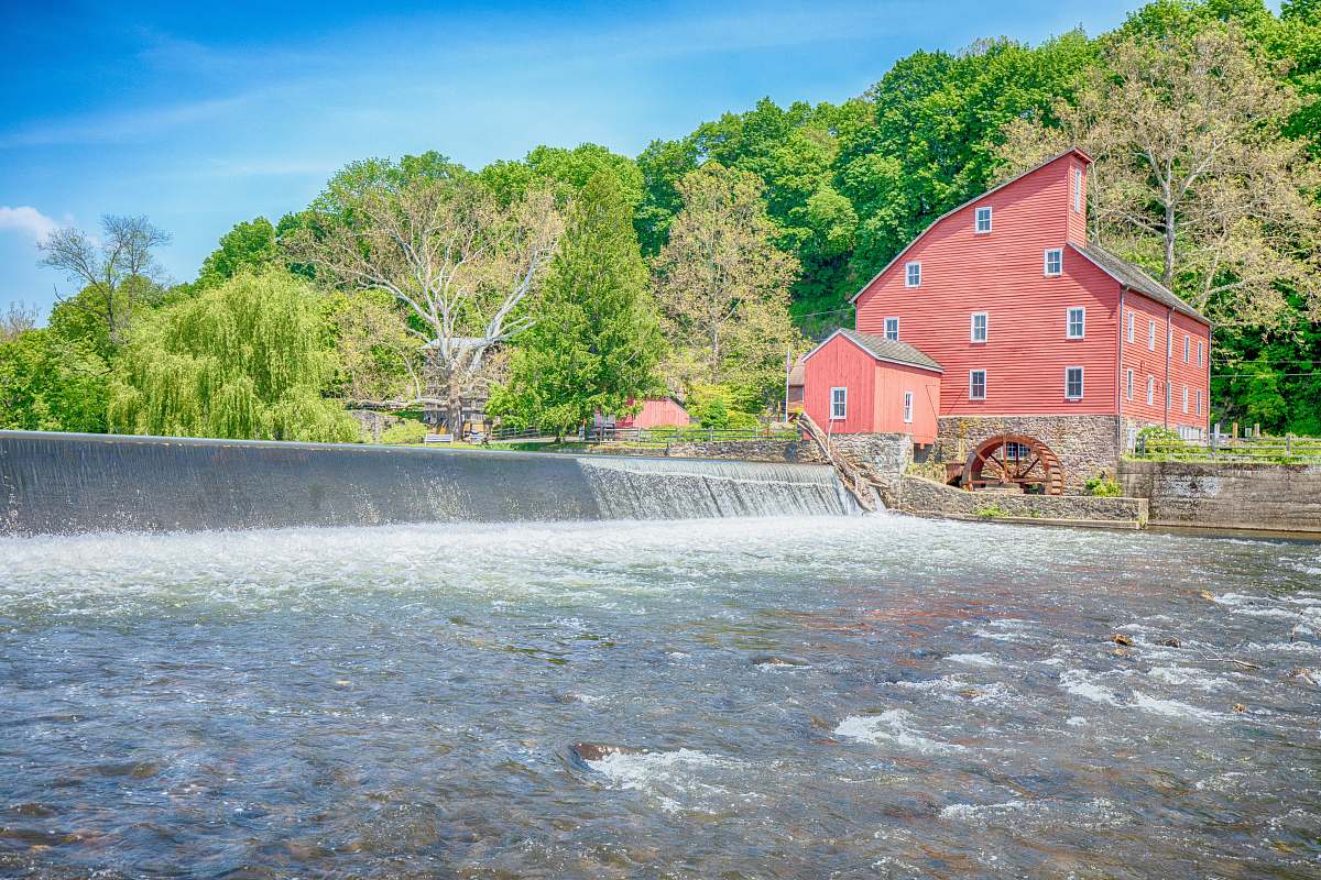 water red barn near body of water during daytime outdoors