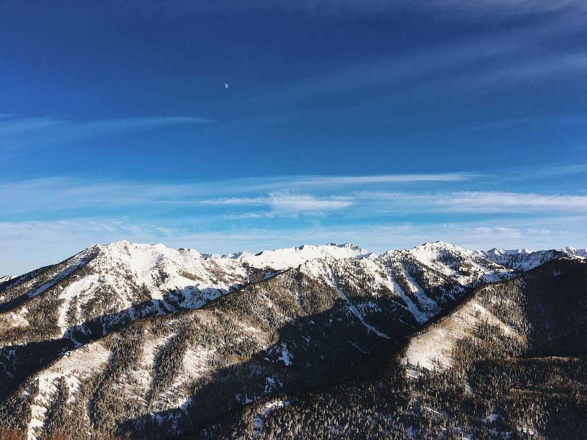crest white and brown mountains under white clouds and blue sky during daytime mountain