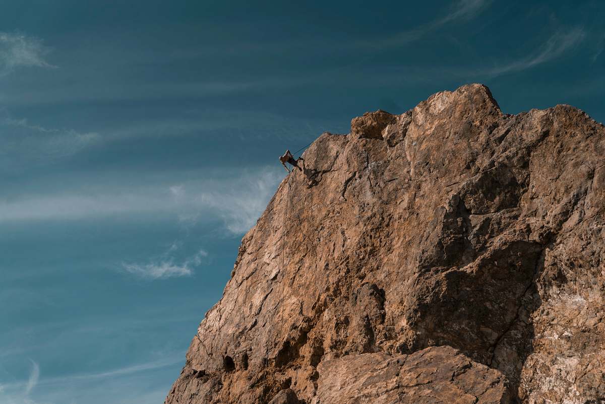 cliff person on brown mountain malibu