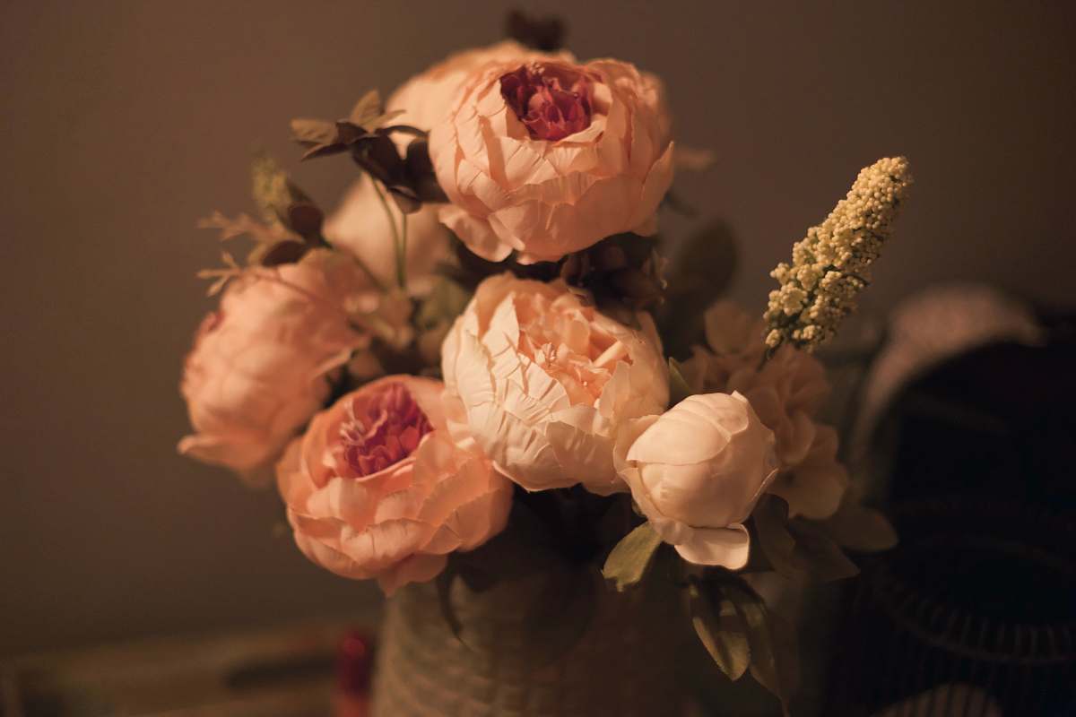 human beige flower arrangement with pot people