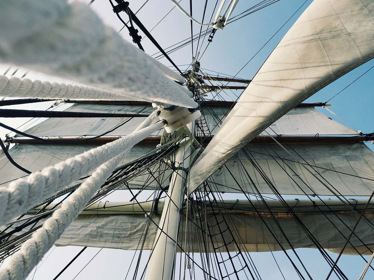 ship white and gray galleon ship part during daytime 2200 harborside dr