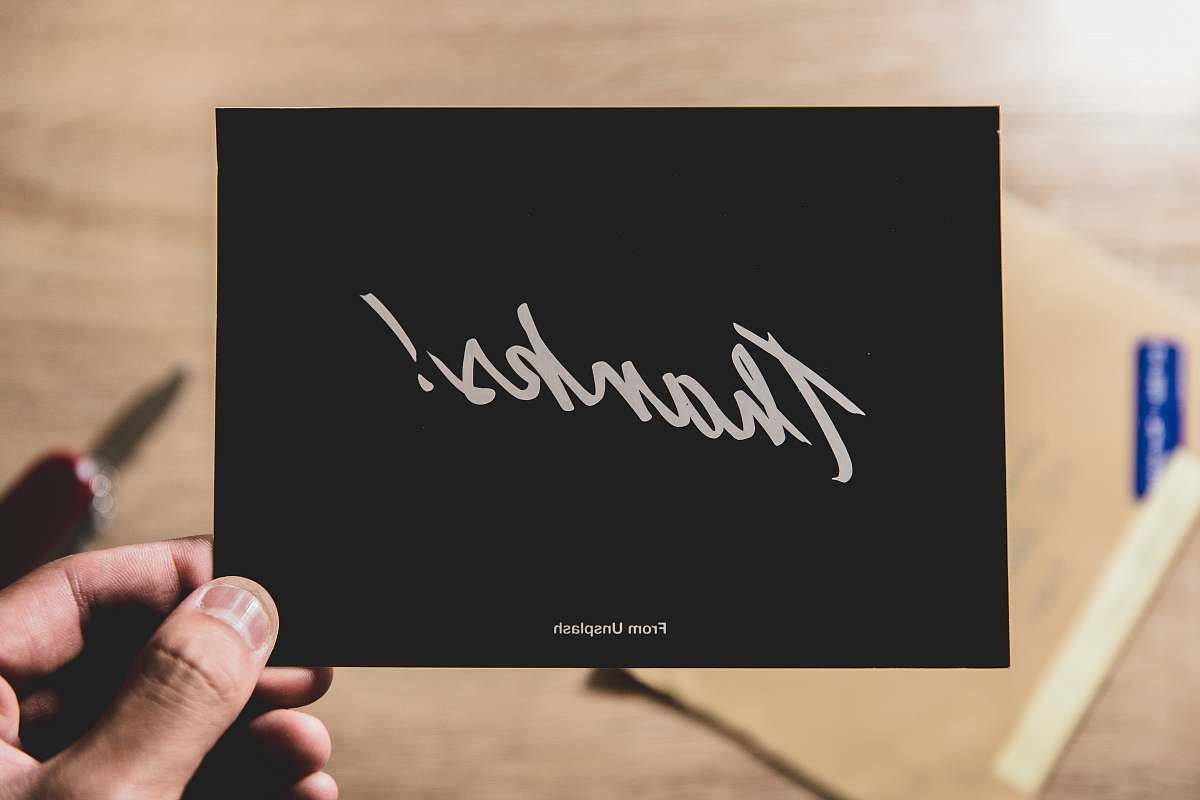 hand person holding Thanks card melbourne