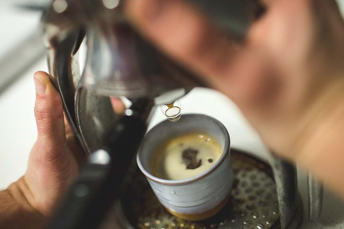 coffee selective focus photography of coffee mug coffee cup