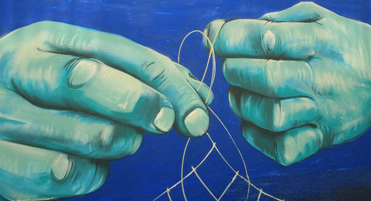 hand ma holding tread illustration blue