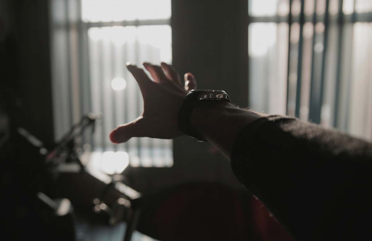 finger left human hand window