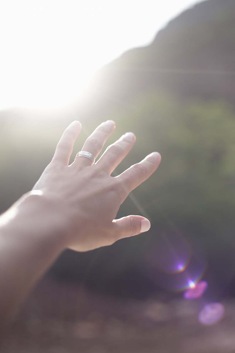 flare person wearing silver-colored wedding band light