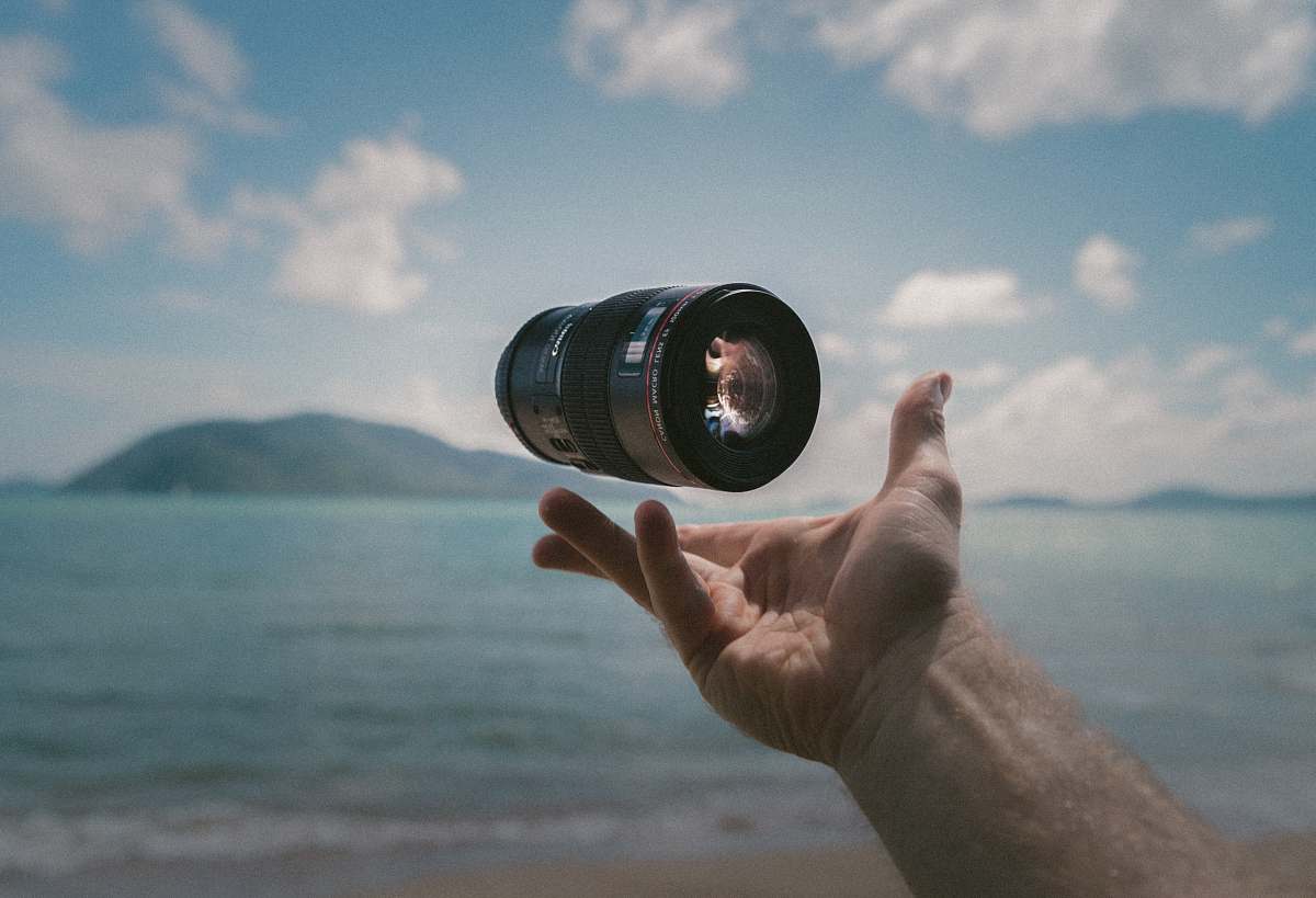 lens shallow focus photography of image stabilizer levitation photography