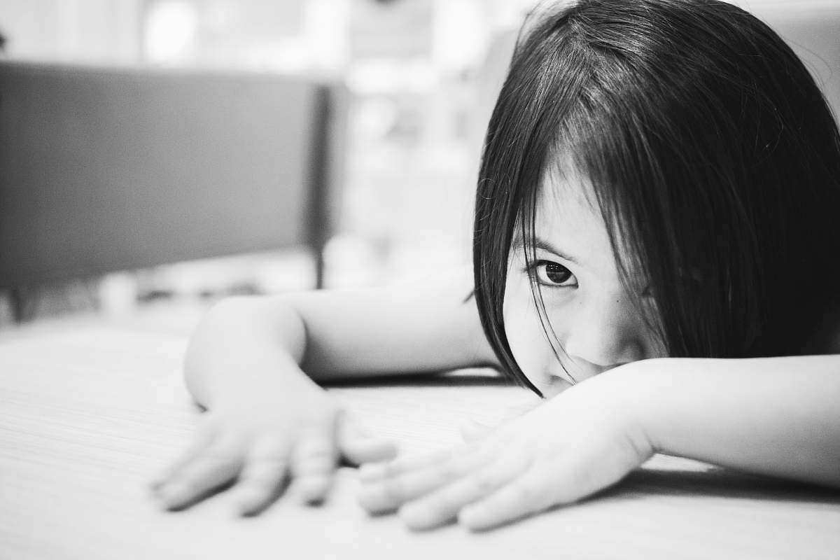 person-girl-with-black-hair-smiling-black-and-white-image-free-photo