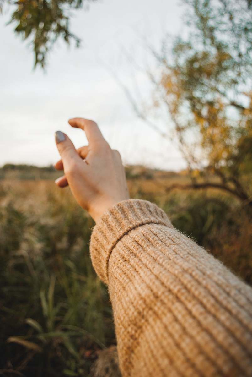 hand person's left hand finger