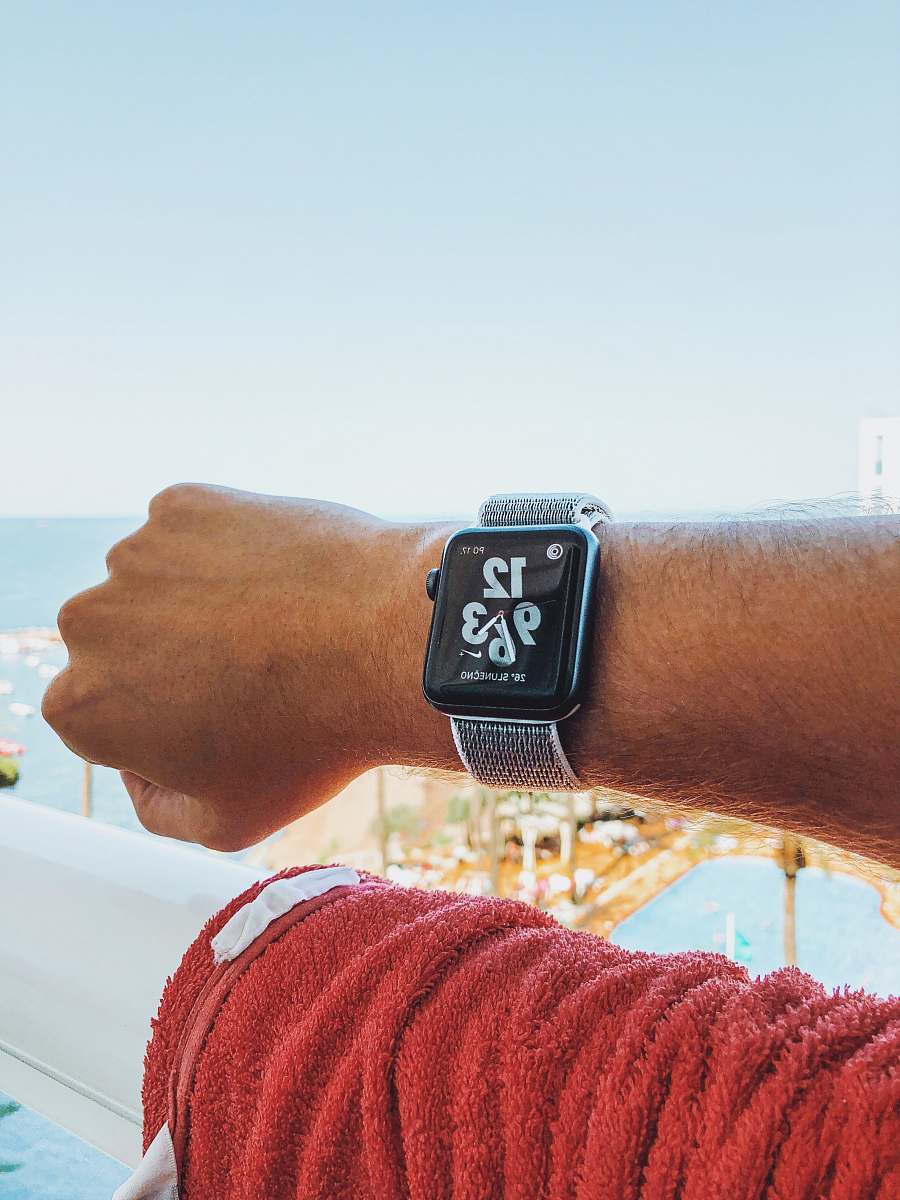 person space gray Apple watch wristwatch