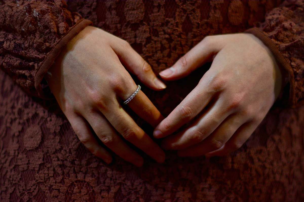 finger woman in brown lace long-sleeved dress hand