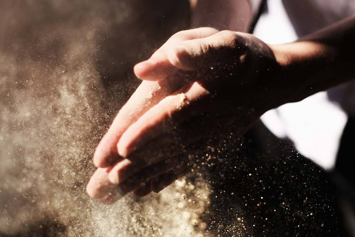 hands person clapping its hand with sand hand