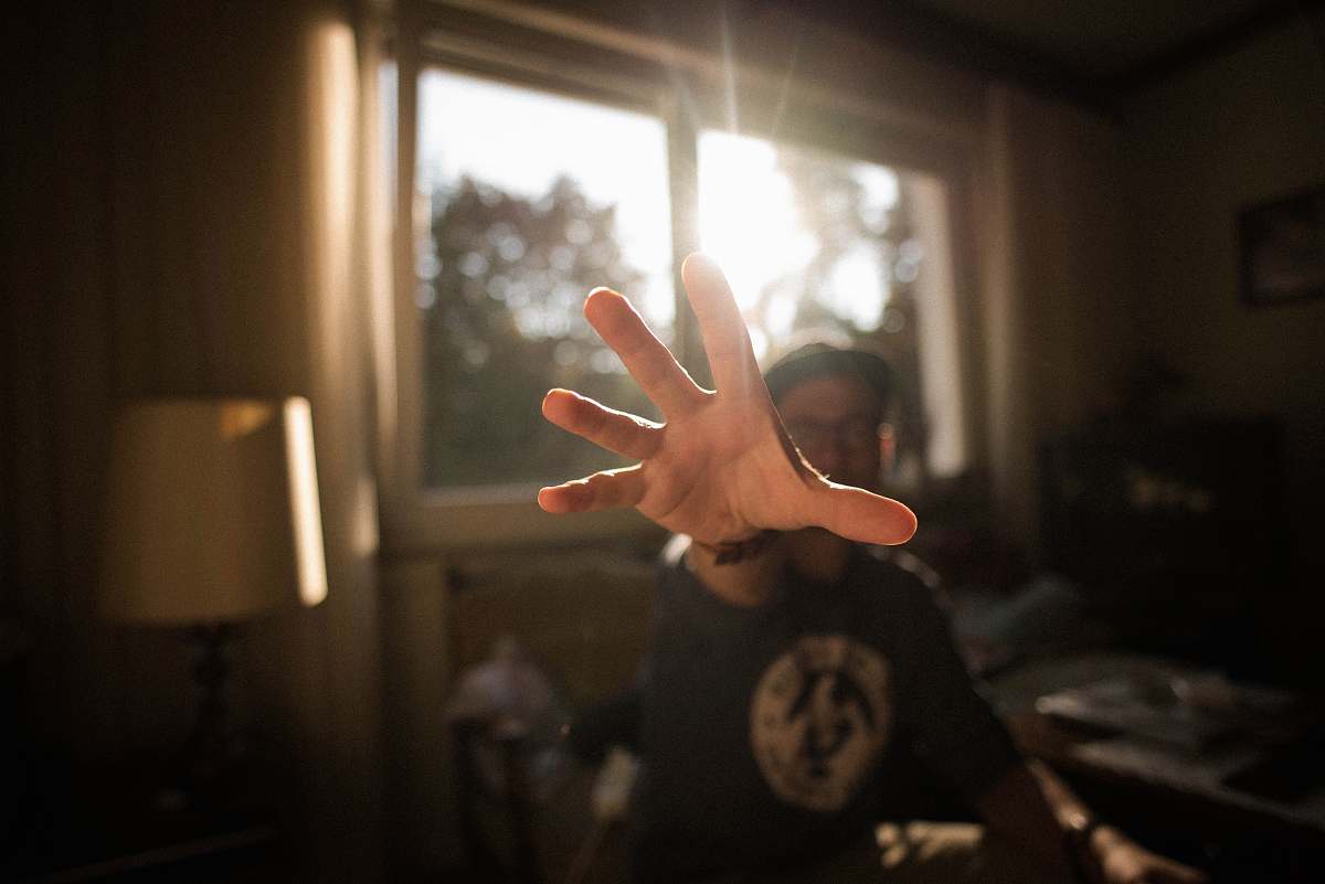 hand shallow focus photography of man hand clock