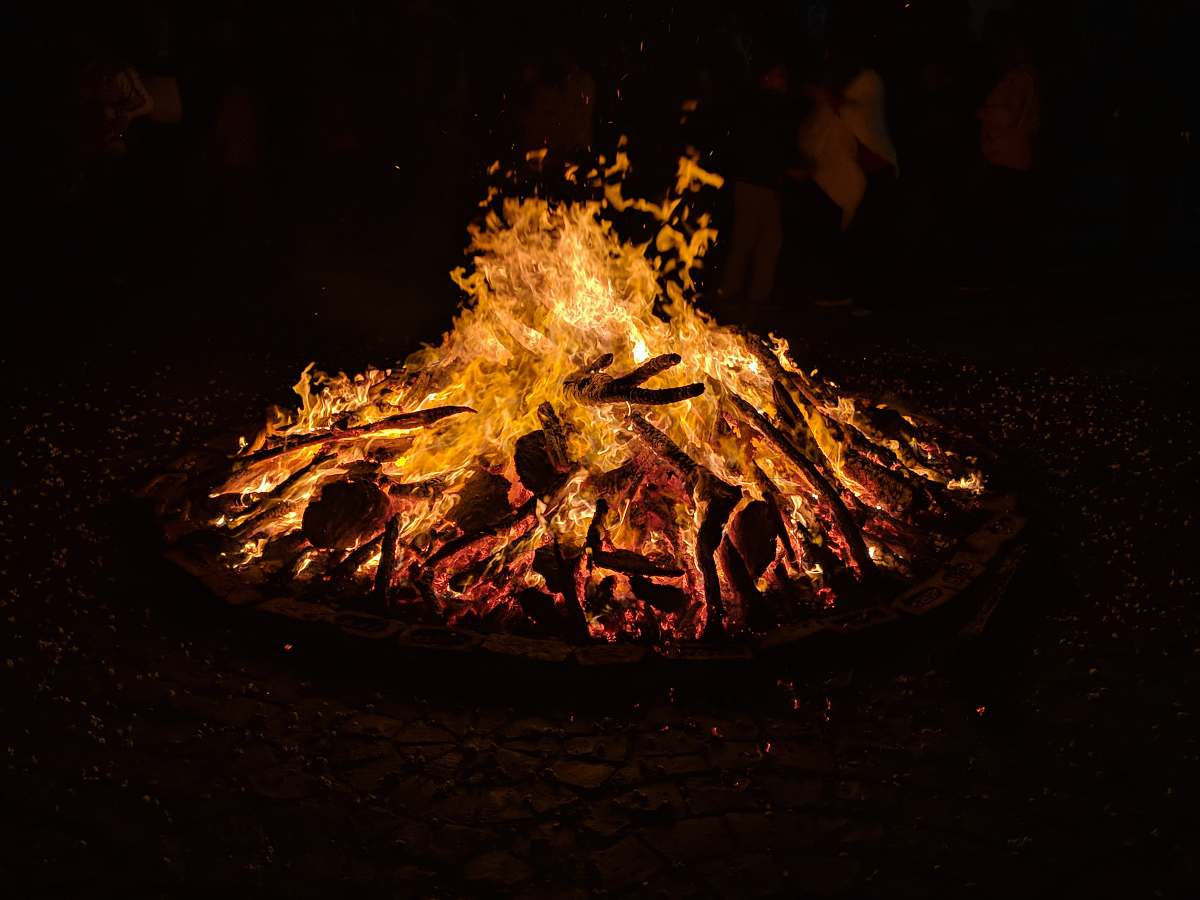 bonfire lit-up firewood campfire