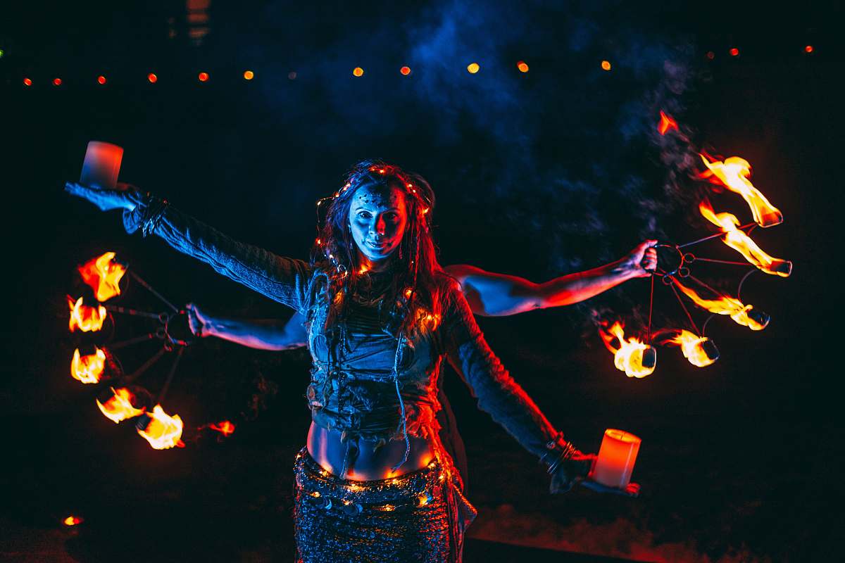 flame woman fire dancing nydalen bryggeri og spiseri