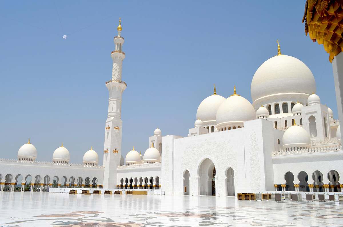 building white mosque at daytime dome