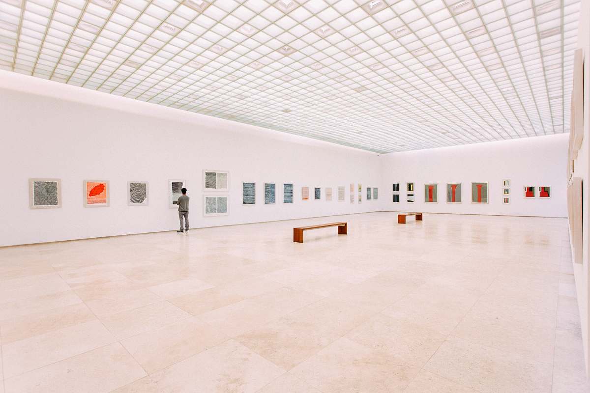 vitacura person looking at painting art gallery