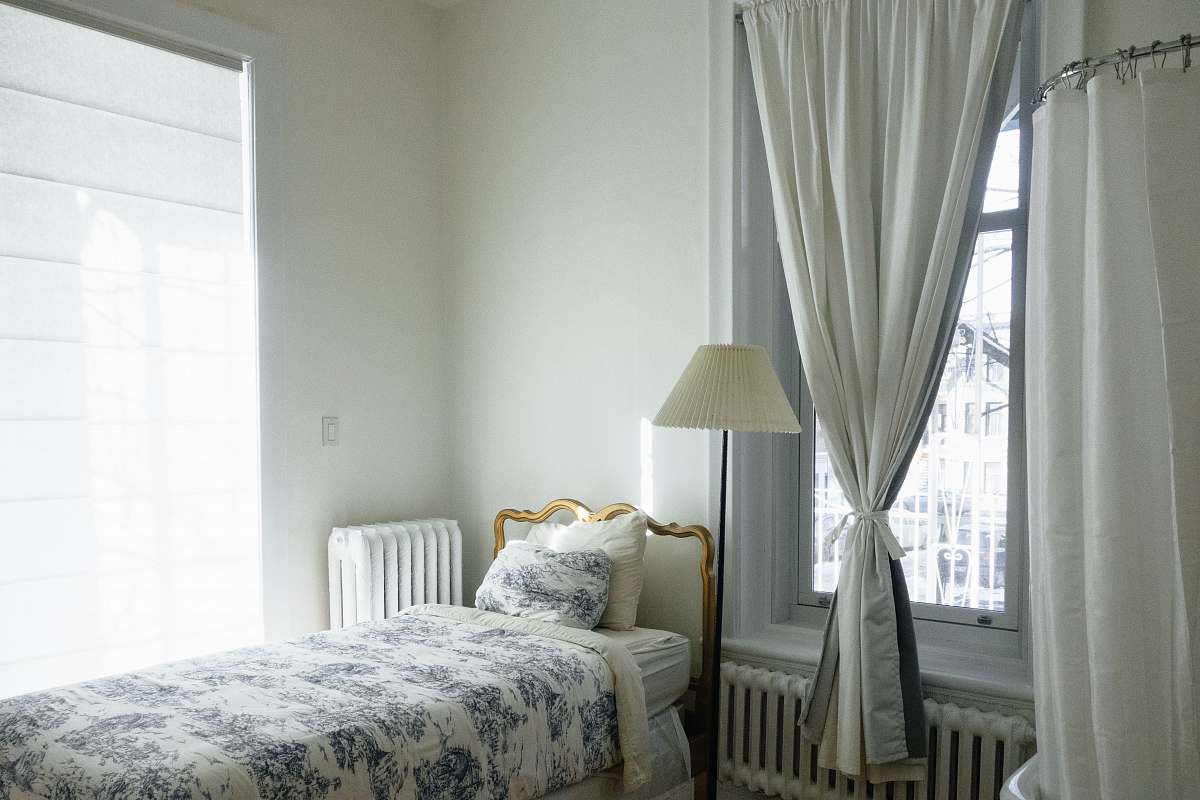 room white and blue floral comforter interior