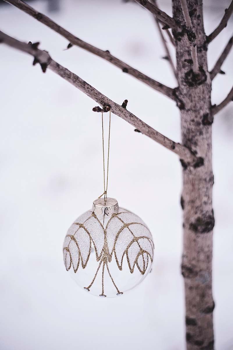 animal white Christmas bauble plant