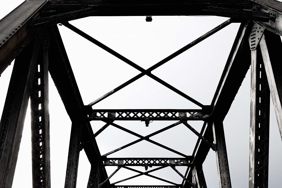 building black and gray metal frame highland