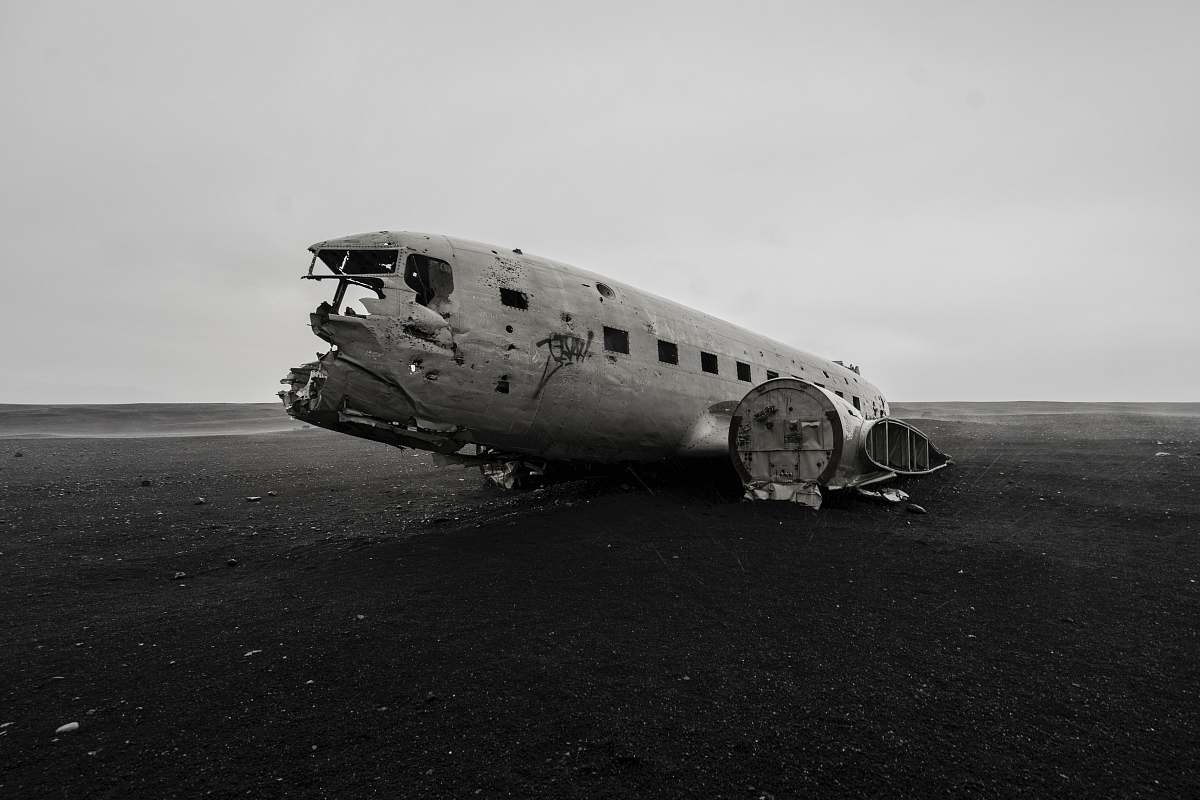 grey crashed gray airliner iceland