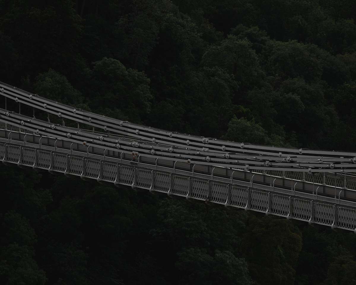 building gray bridge during day bridge