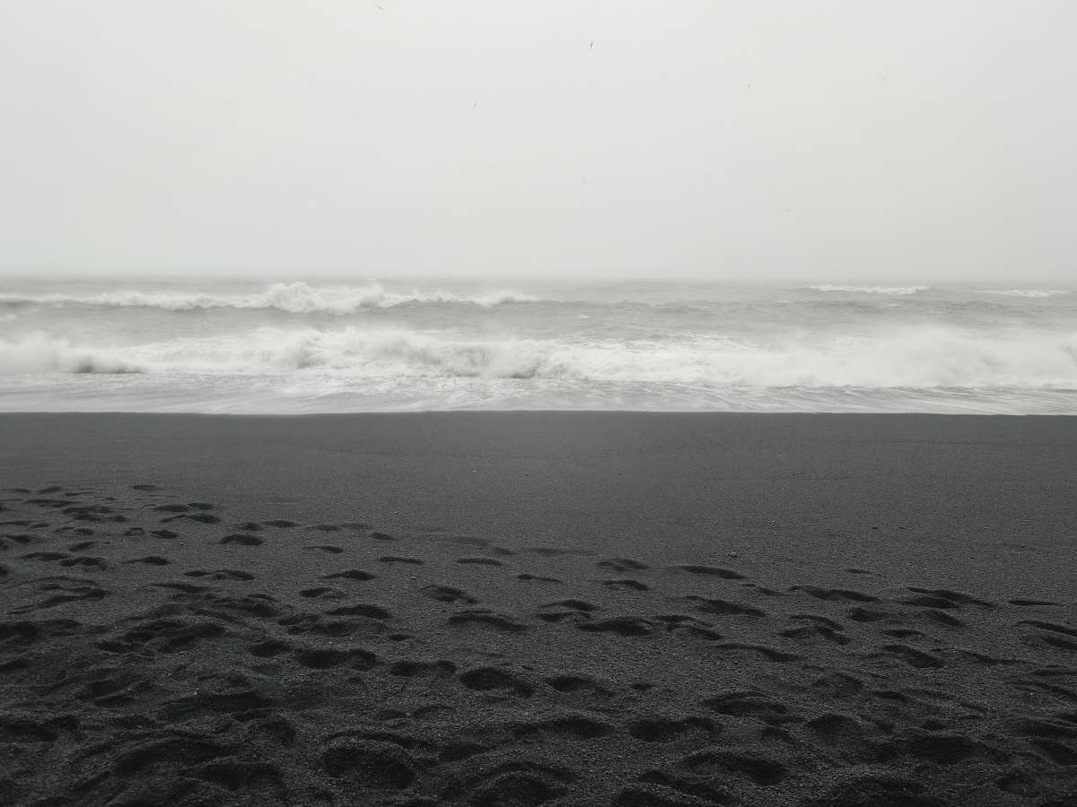 grey grayscale photography of seawaves water