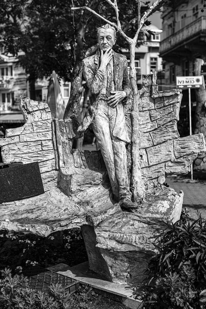 grey man statue sculpture