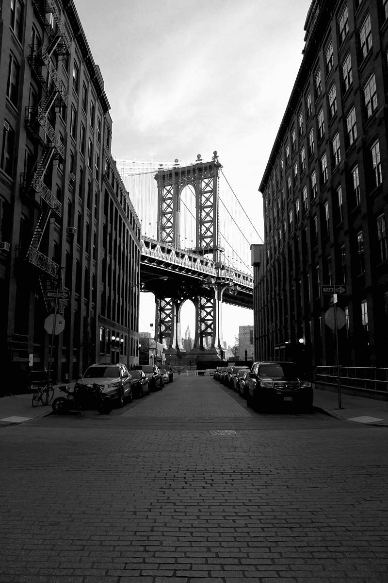 black Manhattan Bridge city